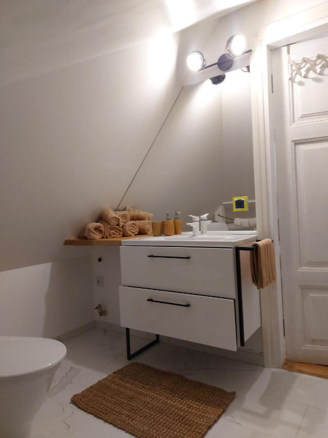 Modern History Apartment *