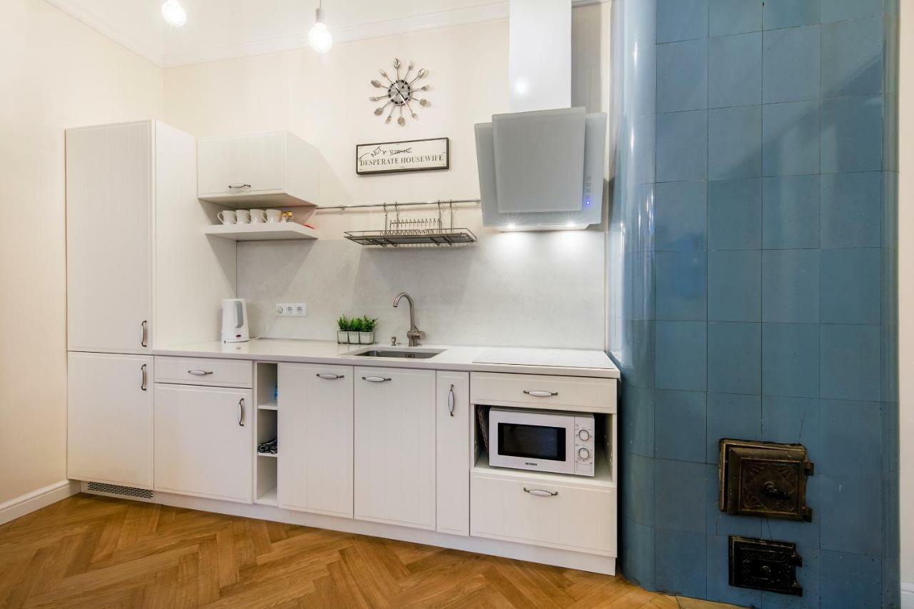 Modern History Apartment *