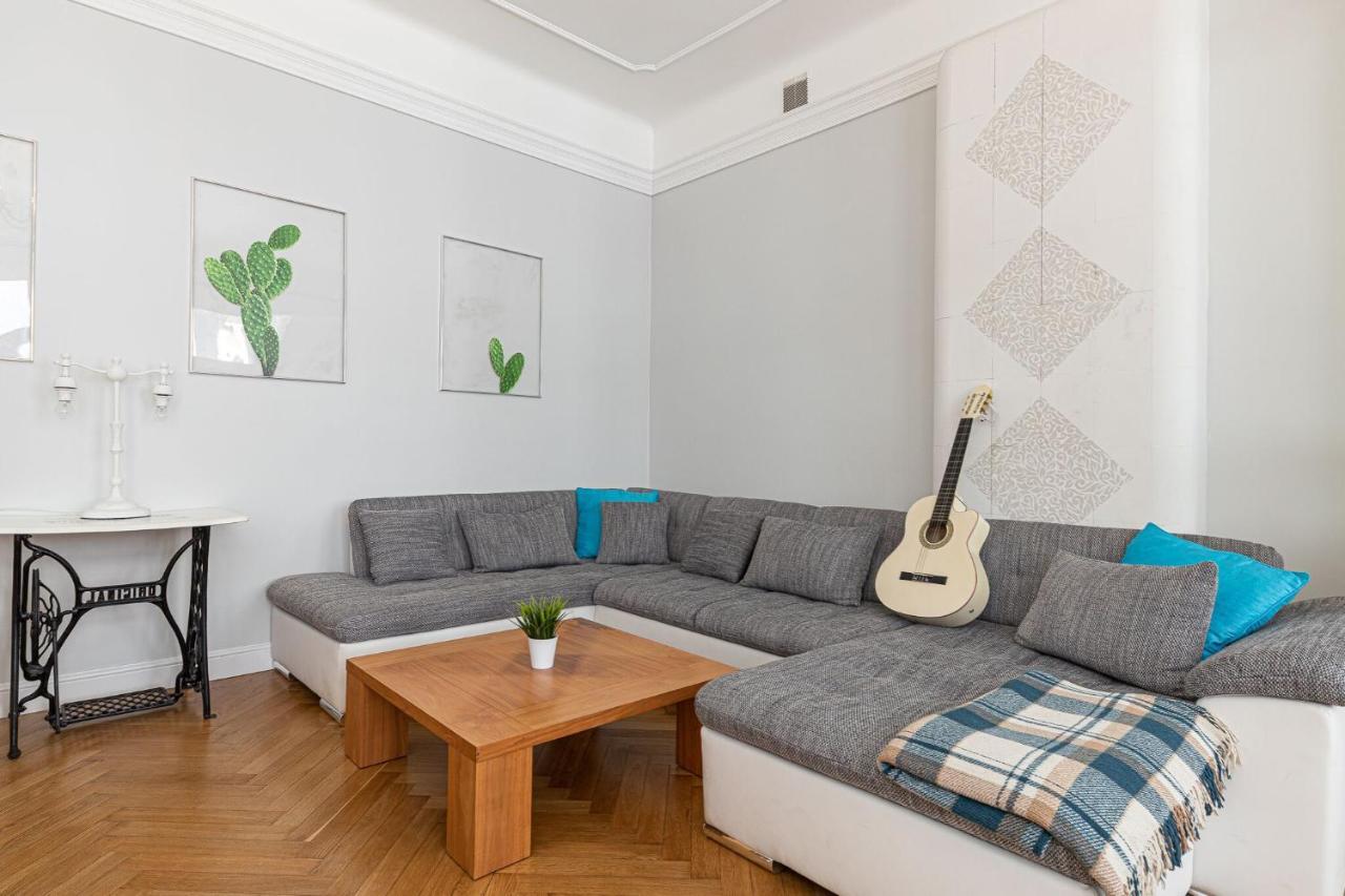 Apartment Modern History