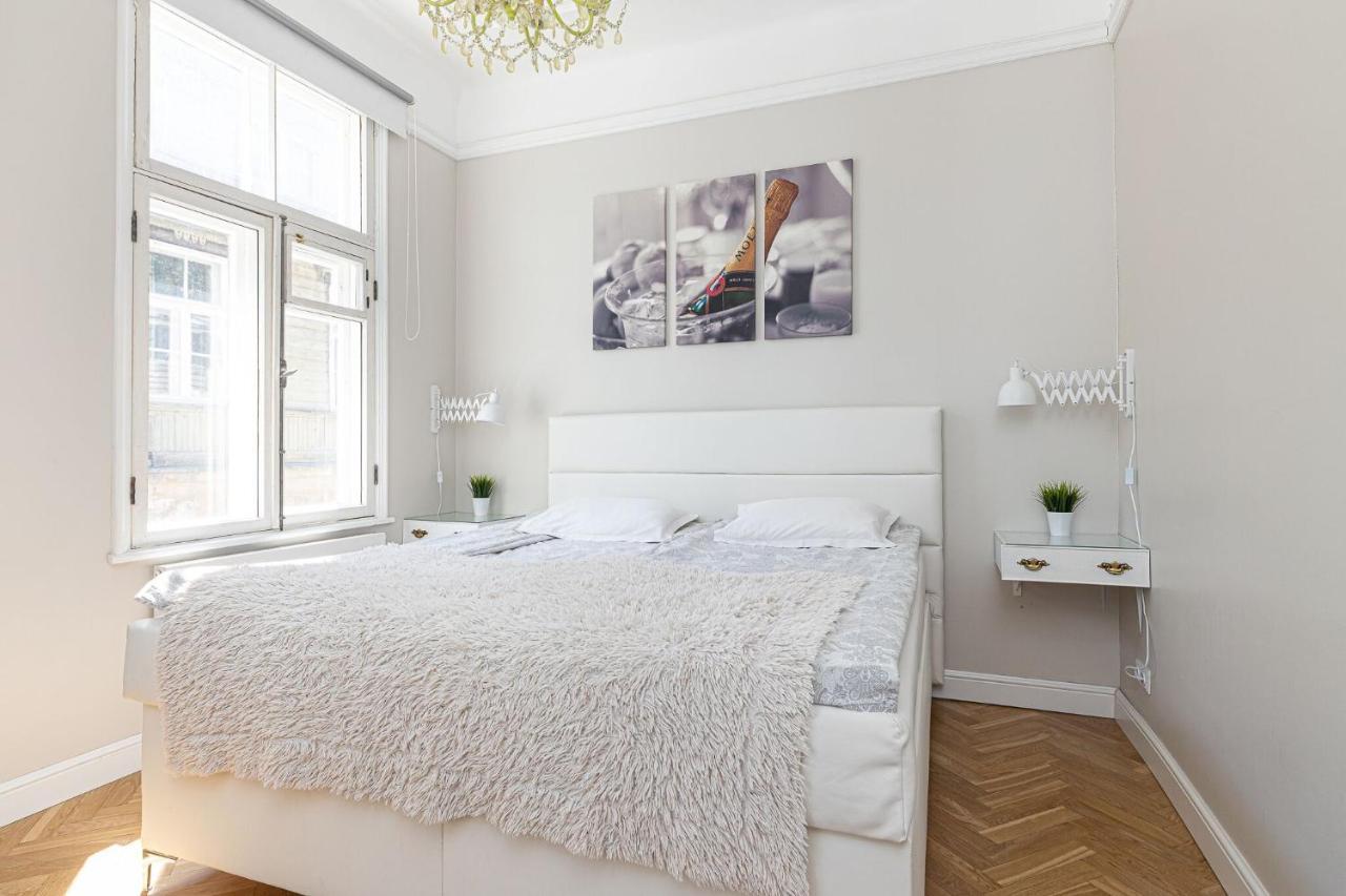 Apartment Modern History *
